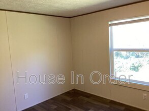 109 Shamrock Park Dr in Landrum, SC - Building Photo - Building Photo