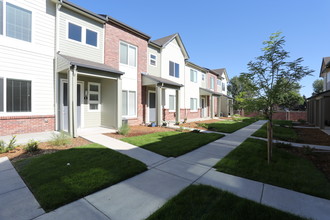 Willow Point Townhomes in Denver, CO - Building Photo - Building Photo