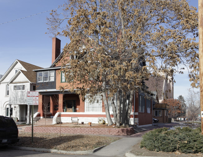 101 W Irvington Pl in Denver, CO - Foto de edificio - Building Photo