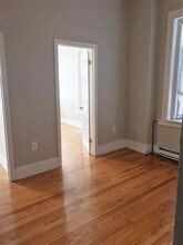 18 Chelsea St, Unit 2 in Boston, MA - Foto de edificio - Building Photo