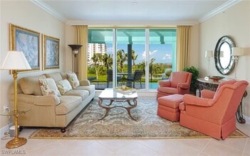60 Seagate Dr in Naples, FL - Building Photo - Building Photo