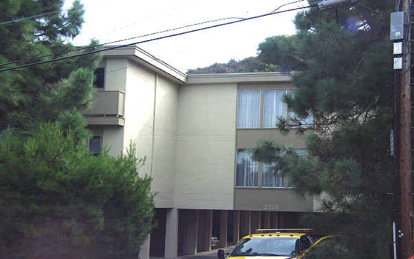 2221 Village Ct in Belmont, CA - Building Photo