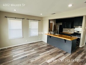 4002 Walker St in Dallas, TX - Building Photo - Building Photo