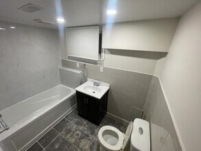64 St Dunstan Dr in Toronto, ON - Building Photo - Building Photo