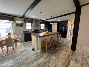 48583 Pineview Dr in Shelby Township, MI - Foto de edificio - Building Photo