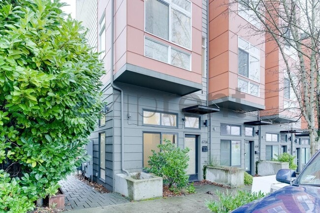 6736 15th Ave NW in Seattle, WA - Building Photo - Building Photo
