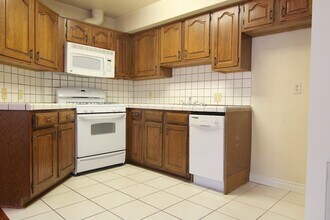 4267 Beverly Glen Blvd, Unit 2 in Sherman Oaks, CA - Building Photo - Building Photo