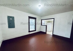 820 W 2nd St in Waterloo, IA - Building Photo - Building Photo