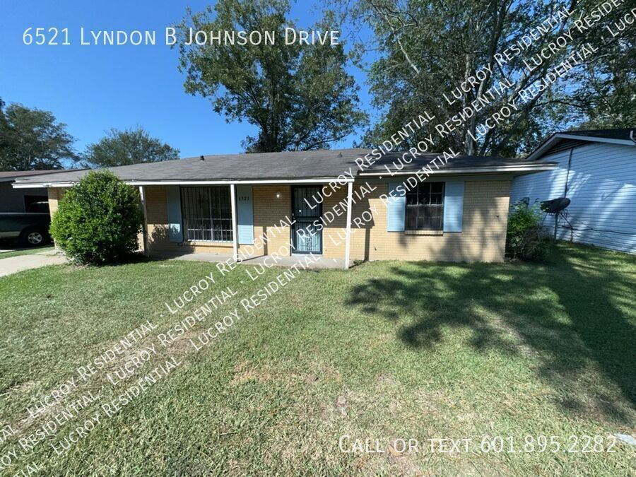 6521 Lyndon B Johnson Dr in Jackson, MS - Building Photo