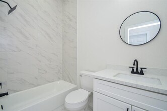 405 Clearwater St in Houston, TX - Building Photo - Building Photo