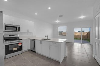 2858 SE 25th Ave in Homestead, FL - Building Photo - Building Photo