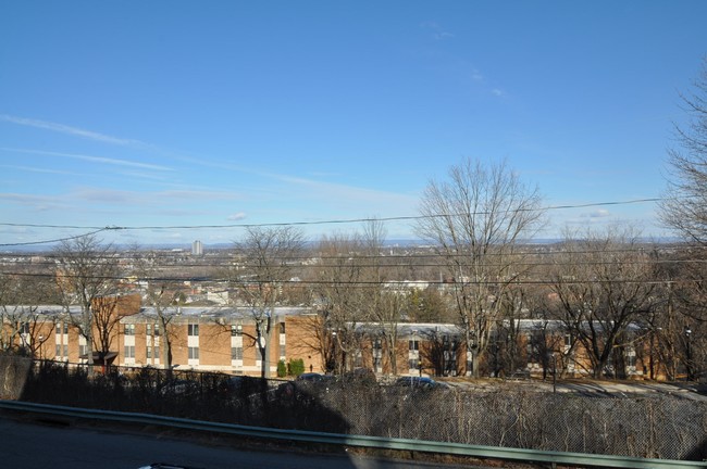 402 1st Ter in Bethlehem, PA - Foto de edificio - Building Photo