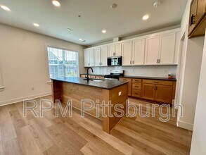 4004 Windsfield Wy in Bridgeville, PA - Building Photo - Building Photo