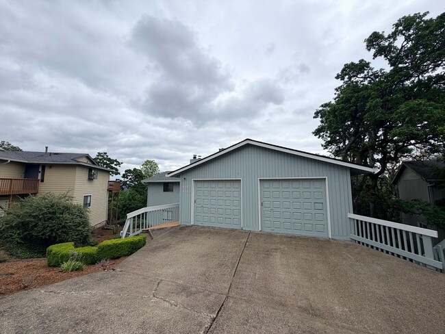 4389 Imperial Dr in West Linn, OR - Building Photo - Building Photo