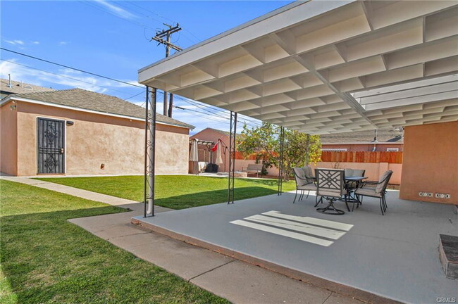 10800 Spinning Ave S in Inglewood, CA - Building Photo - Building Photo