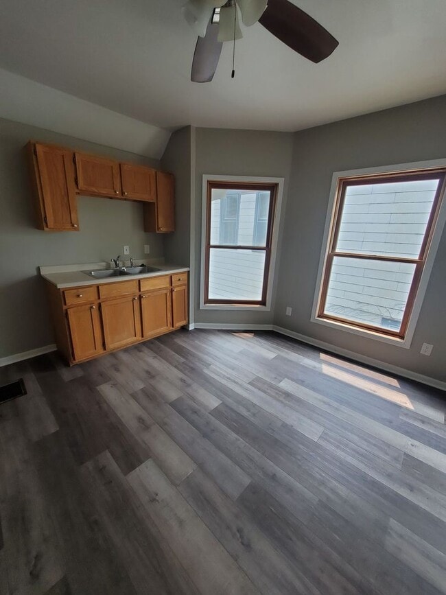 1655 N Van Buren St in Milwaukee, WI - Building Photo - Building Photo