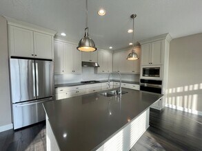 2120 SW Dolph Ct in Portland, OR - Building Photo - Building Photo