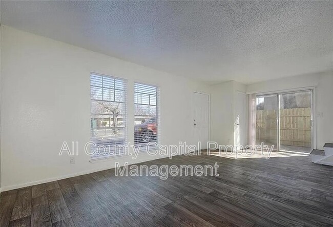 1915 Hearthstone Dr in Austin, TX - Building Photo - Building Photo