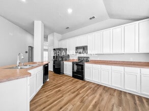 3318 Lochwood Dr in Mesquite, TX - Building Photo - Building Photo