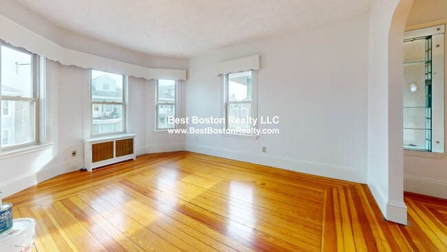 24 Mayberry Ave, Unit 3 in Medford, MA - Foto de edificio - Building Photo