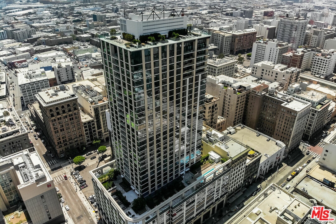 400 S Broadway in Los Angeles, CA - Foto de edificio