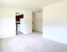 Penzel Manor Apartments in Upper Darby, PA - Foto de edificio - Interior Photo