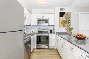 Cove on 44th in Phoenix, AZ - Building Photo