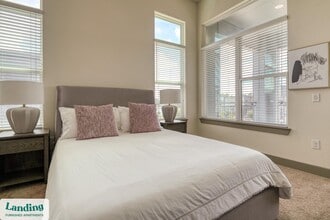 300 Enclave Dr, Unit 2418 in Conroe, TX - Foto de edificio - Building Photo