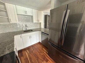 90 Isle of Venice Dr in Fort Lauderdale, FL - Foto de edificio - Building Photo