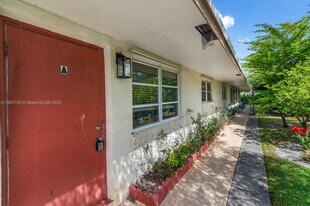 5833 Taylor St in Hollywood, FL - Building Photo