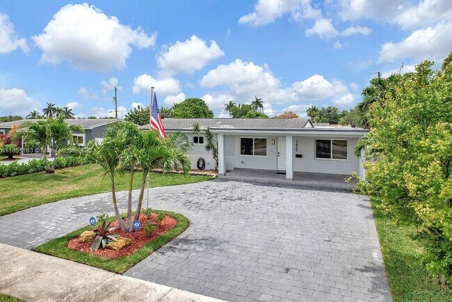 1420 NE 11th St in Homestead, FL - Building Photo - Building Photo