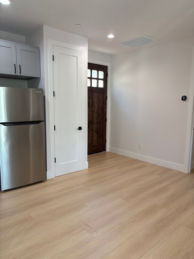 18812 Pendergast Ave in Cupertino, CA - Foto de edificio - Building Photo