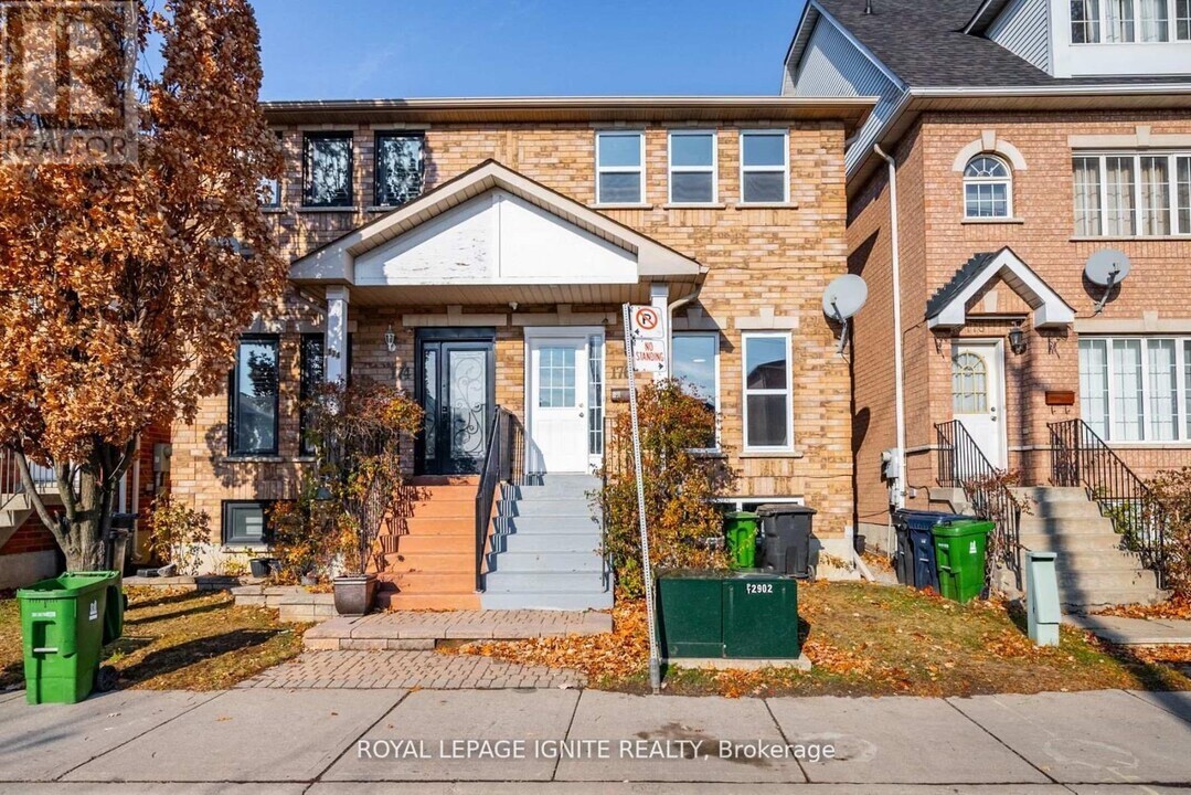 176 Wright Ave in Toronto, ON - Building Photo