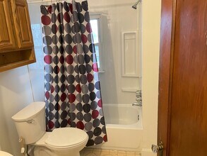 369 Front St, Unit Townhouse in Berea, OH - Foto de edificio - Building Photo