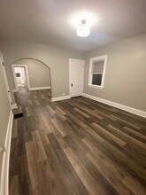 2112 Cathedral Ave, Unit 2 in Norwood, OH - Foto de edificio - Building Photo