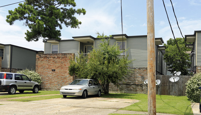 113 Raspberry St in Metairie, LA - Foto de edificio - Building Photo