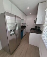 1836 10th St, Unit Unit D in Santa Monica, CA - Foto de edificio - Building Photo