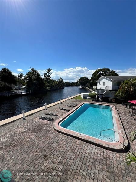 property at 1816 E Oakland Park Blvd