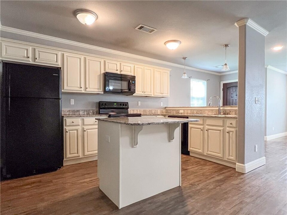 4155 W Sardinia Way in Fayetteville, AR - Building Photo