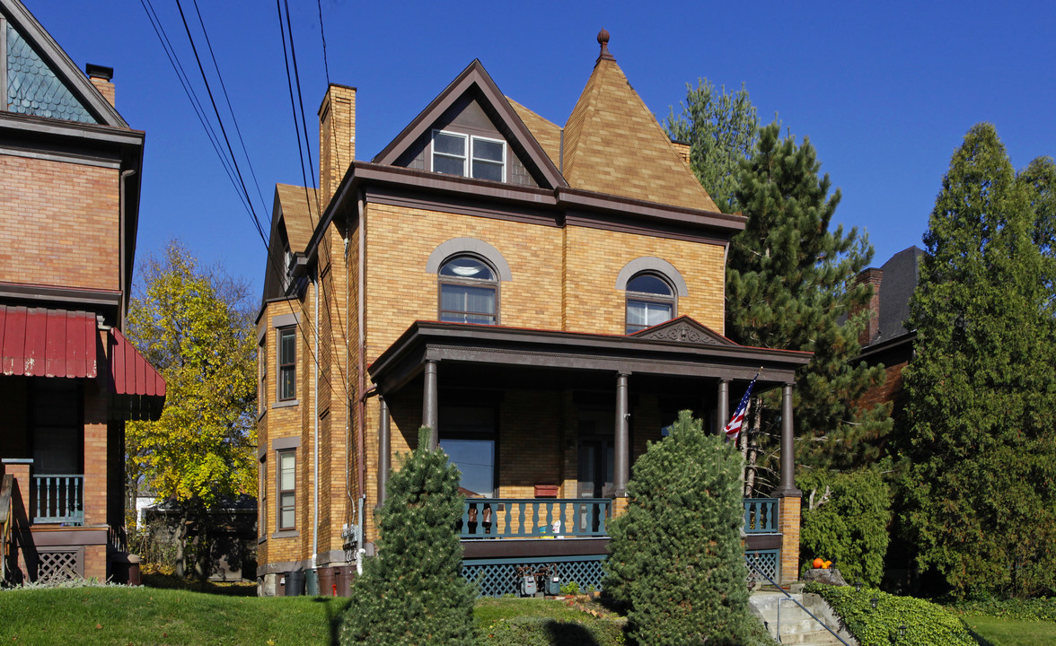 10 Kendall Ave in Pittsburgh, PA - Building Photo