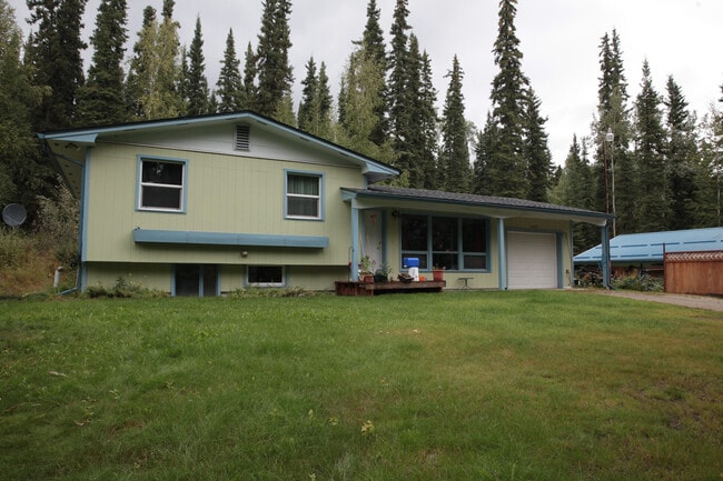 2422 Nugget Loop in Fairbanks, AK - Building Photo - Building Photo