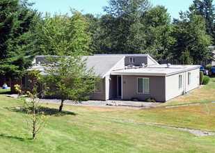 Cottage Bay Apartments in Bremerton, WA - Building Photo - Building Photo