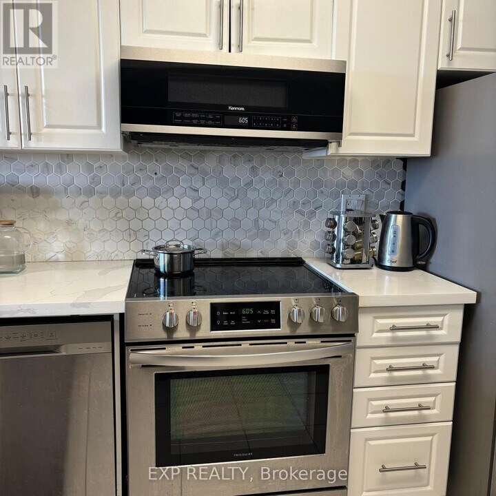 236 Albion Rd in Toronto, ON - Building Photo