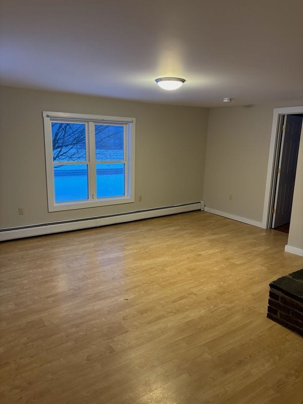 450 Main St in Fairfax, VT - Foto de edificio - Building Photo