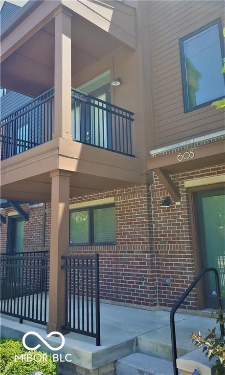property at 605 E 11th St