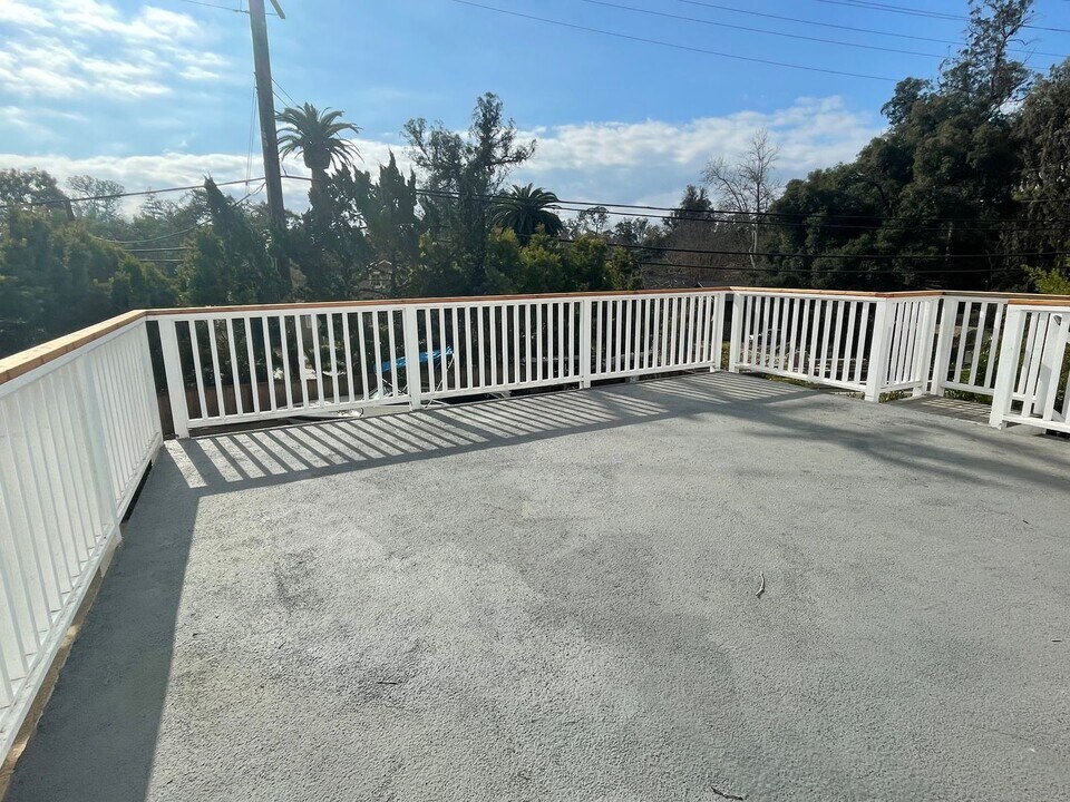 1254 E Valley Rd in Montecito, CA - Building Photo