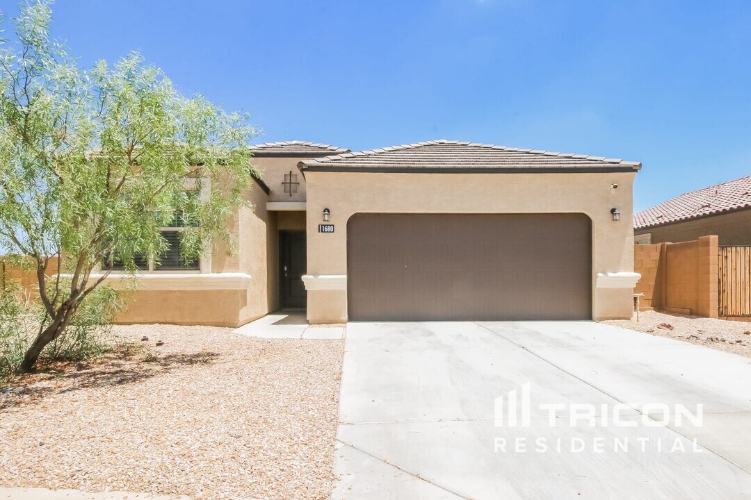 1680 Hubbard St in Casa Grande, AZ - Building Photo