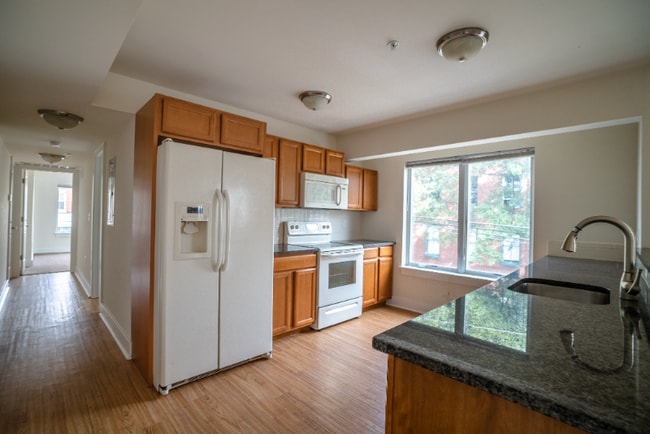 441 N 32nd St in Philadelphia, PA - Building Photo - Building Photo