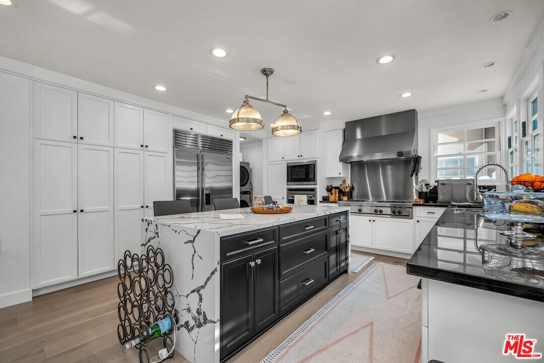 751 Westholme Ave in Los Angeles, CA - Building Photo