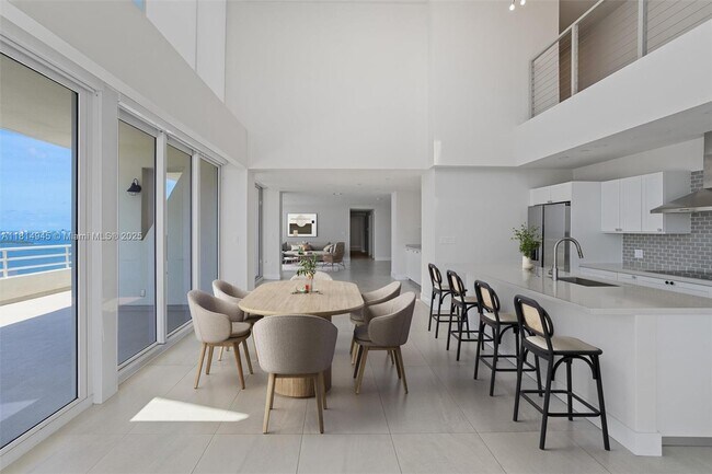 555 NE 34th St in Miami, FL - Building Photo - Building Photo